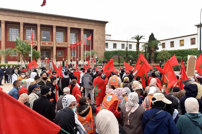 حكومة بلا روح… حين تصبح “الشرعية” مجرد ورقة وتتحول السياسة إلى خدعة بواجهة رسمية