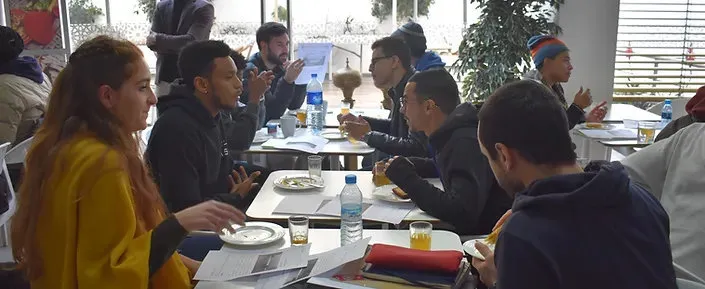 الطالب بين الدراسة والشغل… معركة يومية بدون اعتراف