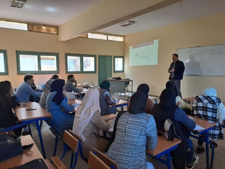 مختصون اجتماعيون بلا تكوين… ووزارة بلا رؤية