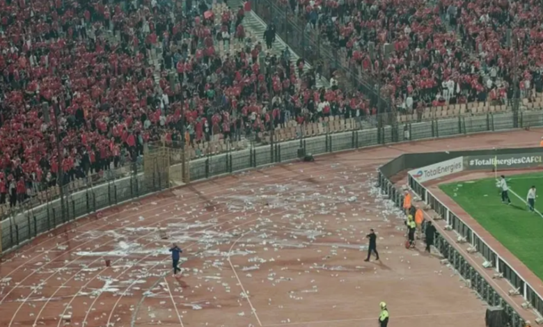 الكاف يحيل أحداث مباراة الأهلي والجيش الملكي إلى اللجنة التأديبية