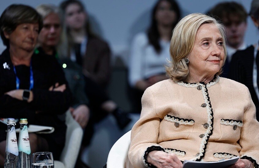 صورة تُربك جلسة الاستجواب… كيف تحولت شهادة هيلاري كلينتون حول إبستين إلى جدل جديد داخل الكونغرس؟