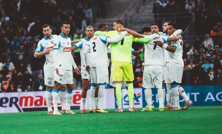 أقمصة مارسيليا تثير جدلاً واسعاً بعد اعتماد خريطة مبتورة للمغرب