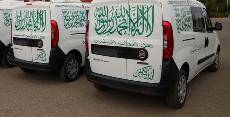 من سيارات نقل الموتى إلى سؤال الدولة: التعدد الديني وحدود الرموز في الفضاء العمومي