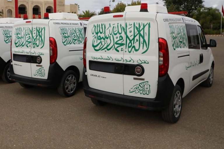 من سيارات نقل الموتى إلى سؤال الدولة: التعدد الديني وحدود الرموز في الفضاء العمومي