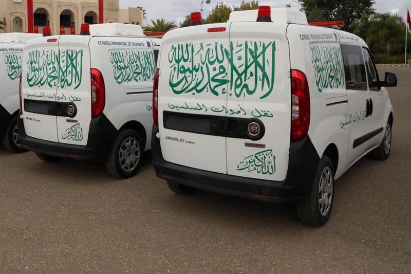 من سيارات نقل الموتى إلى سؤال الدولة: التعدد الديني وحدود الرموز في الفضاء العمومي