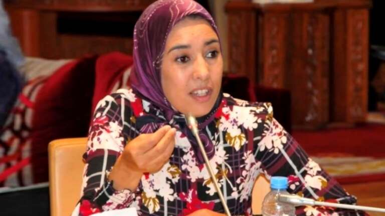 ماء العينين تصعّد: هل تحوّل التشريع إلى آلية تصويت عددي بدل أن يكون مجالاً للتوافق؟