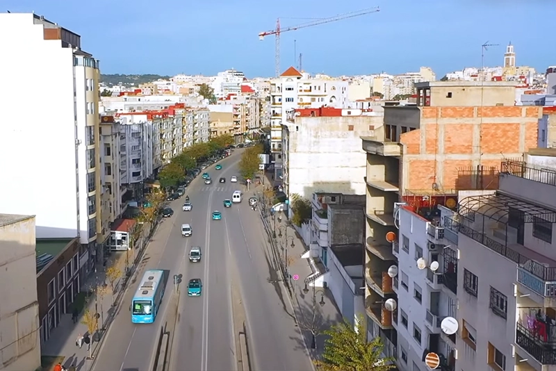 طنجة تتصدع بصمت… حين تصطدم مدينة العولمة بواقع المعيشة اليومية