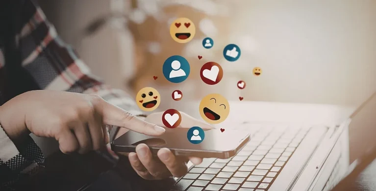 منصات التواصل تتحول إلى ساحة حرب بين واشنطن وتل أبيب وطهران منصات التواصل تتحول إلى ساحة حرب بين واشنطن وتل أبيب وطهران