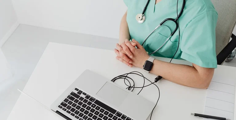 الذكاء الاصطناعي في الصحة.. ثورة في التشخيص أم بوابة لمخاطر أخلاقية جديدة؟