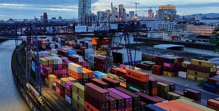 البرلمان الأوروبي يوافق على اتفاق الرسوم مع واشنطن بشروط.. ومخاوف من ضغوط أمريكية جديدة البرلمان الأوروبي يوافق على اتفاق الرسوم مع واشنطن بشروط.. ومخاوف من ضغوط أمريكية جديدة