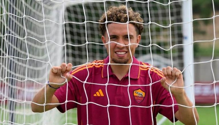 تفاصيل مرعبة.. سطو مسلح على منزل نائل العيناوي في روما واحتجاز عائلته