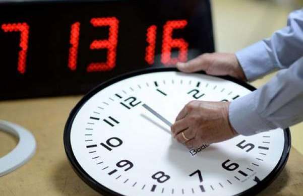 312 ألف توقيع إلكتروني.. عريضة “الساعة الإضافية” تنتقل إلى المسار القانوني