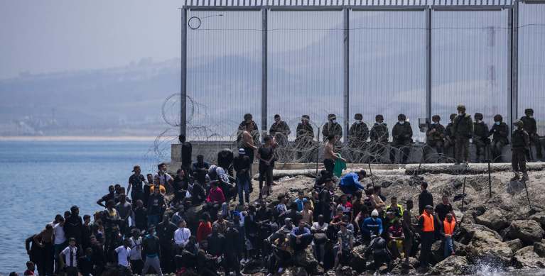 تنسيق مغربي إسباني يقلص الهجرة… وأوروبا تشدد شروط اللجوء على المغاربة