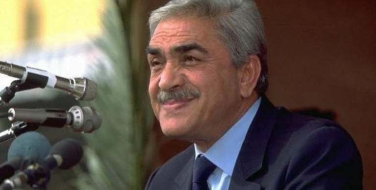 وفاة اليامين زروال.. رجل “العشرية السوداء” الذي غادر السلطة واختار الصمت وفاة اليامين زروال.. رجل “العشرية السوداء” الذي غادر السلطة واختار الصمت