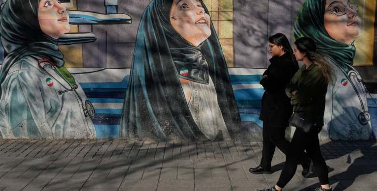 إعدامات في ظل الاحتجاجات: حين تتحول العدالة إلى أداة في معركة السلطة بإيران