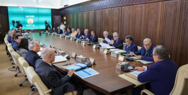 الحكومة تصادق على مراسيم صحية جديدة… نحو رقمنة التراخيص وتعزيز مراقبة الأدوية