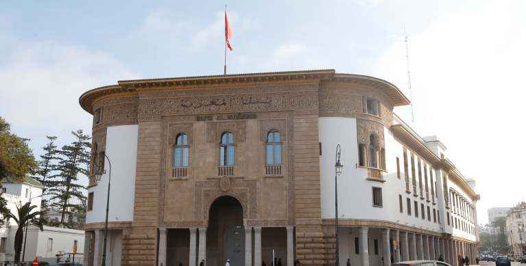 بنك المغرب يختار “سياسة الانتظار الذكي”… تثبيت الفائدة بين ضغط التضخم وهشاشة الاقتصاد