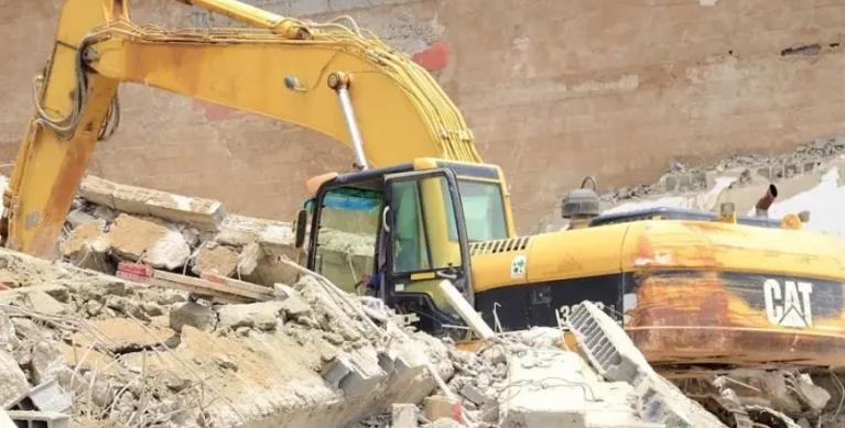 هدم فيلا تاريخية بالدار البيضاء يفجر شبهة تواطؤ.. من يحمي الذاكرة العمرانية للمدينة؟ هدم فيلا تاريخية بالدار البيضاء يفجر شبهة تواطؤ.. من يحمي الذاكرة العمرانية للمدينة؟