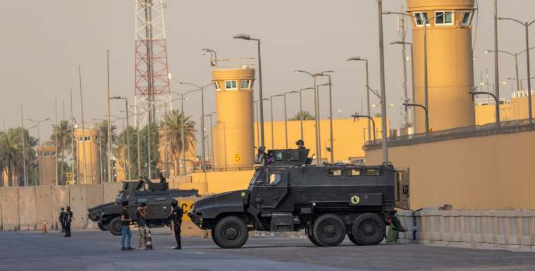 تنبيه أمني أمريكي في بغداد يحذر من هجمات محتملة ويدعو المواطنين الأمريكيين إلى المغادرة تنبيه أمني أمريكي في بغداد يحذر من هجمات محتملة ويدعو المواطنين الأمريكيين إلى المغادرة