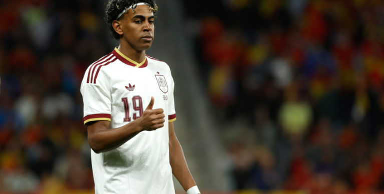 لامين جمال يندد بهتافات معادية للمسلمين.. وموجة تضامن واسعة في عالم الكرة